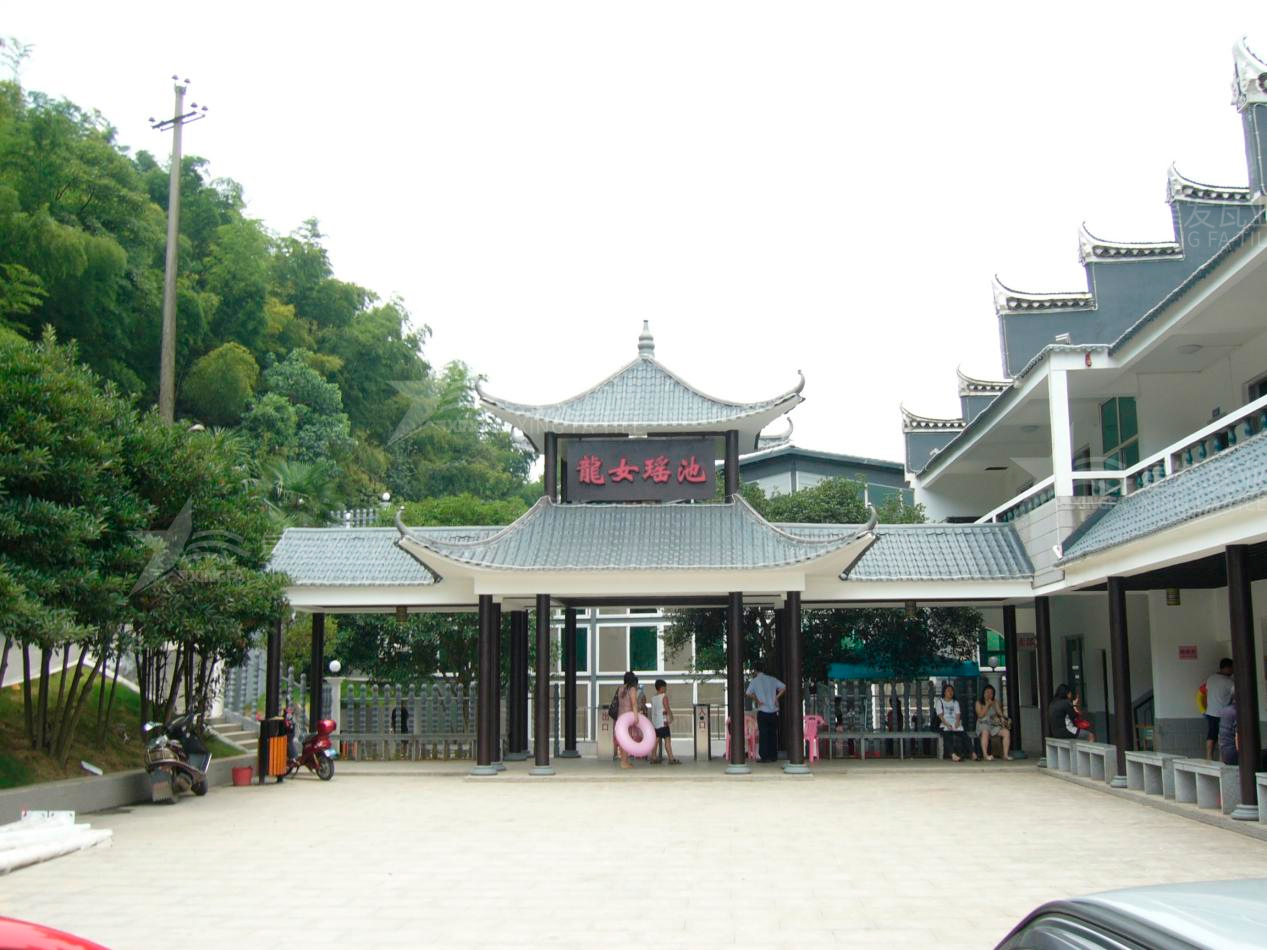 武漢屋頂材料合成樹脂瓦和不銹鋼瓦哪個好？選擇很重要！