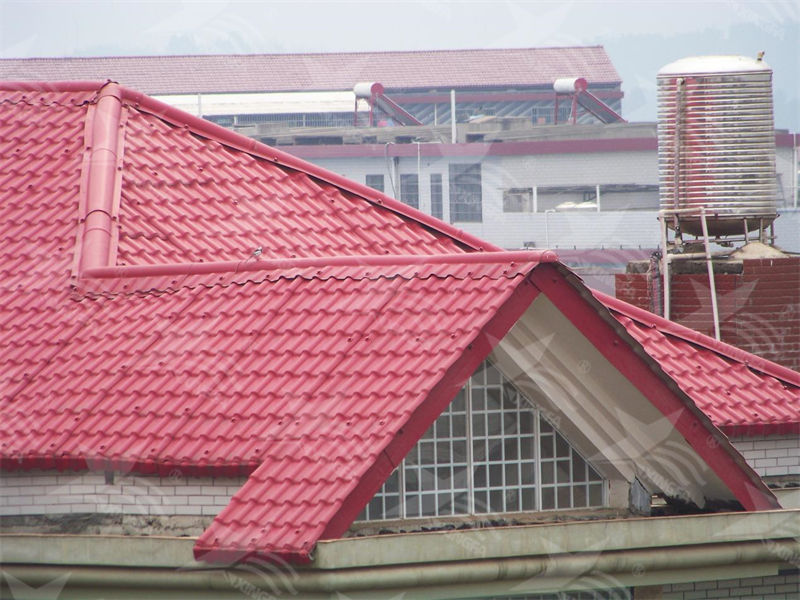 樹脂瓦 VS 琉璃瓦：哪個更適合您的屋頂？