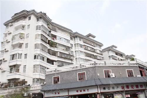 武漢樹脂仿古門頭隔熱瓦 高質量耐用壽命長塑料防腐瓦四合院別墅用 asa樹脂梯形瓦批發(fā)價格